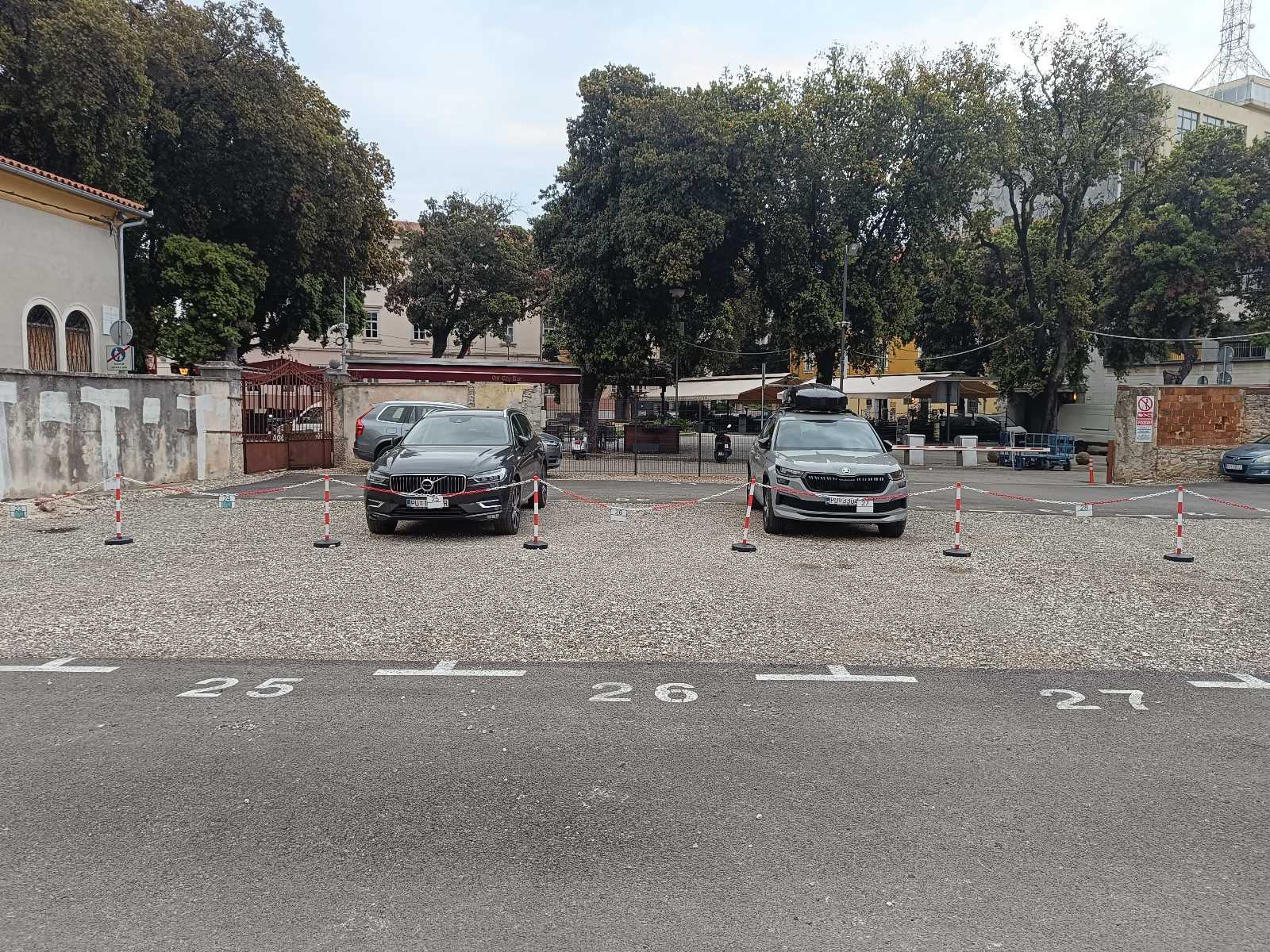 Image of Parking space in Dante square