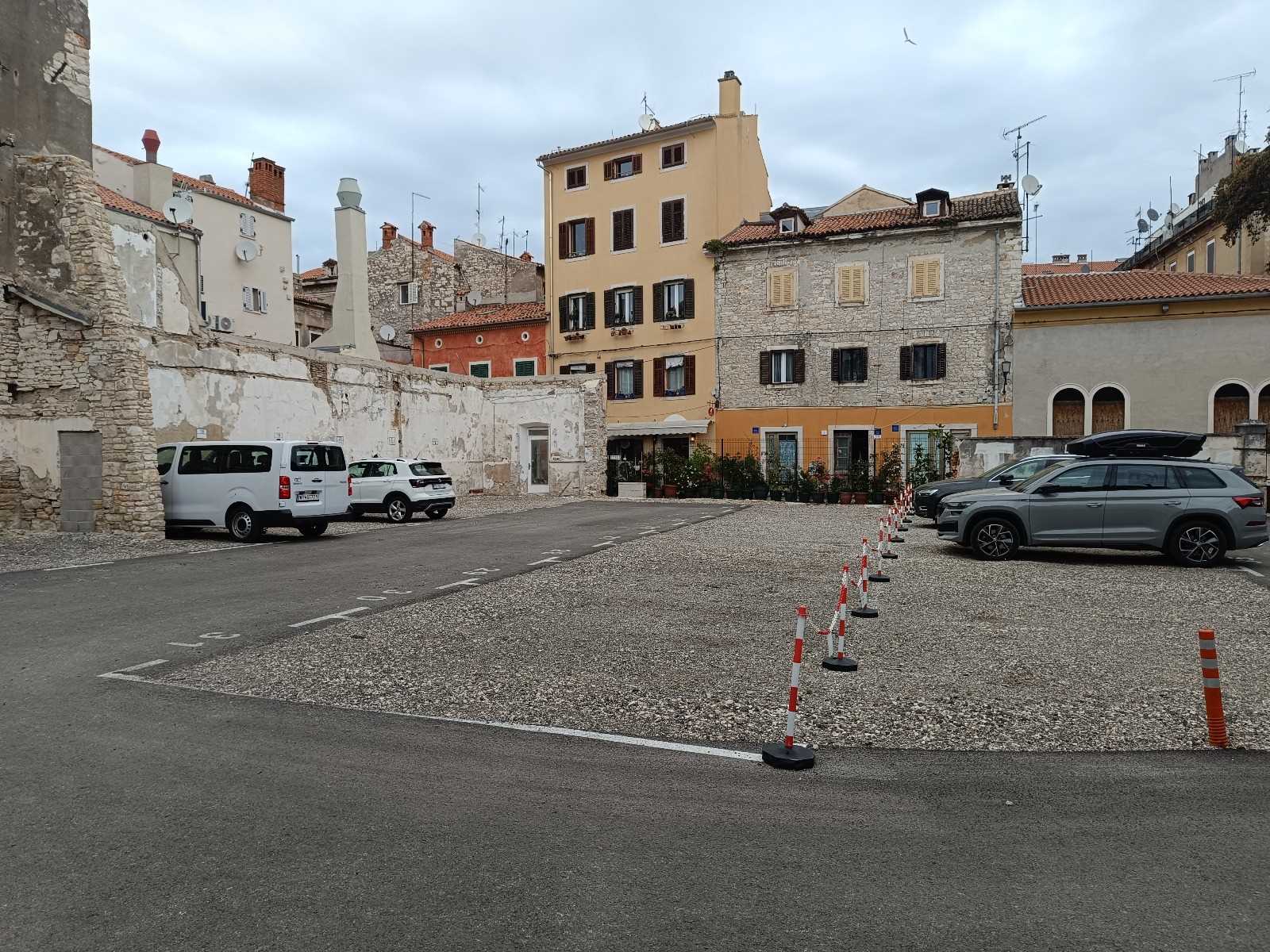 Parking space in Dante square