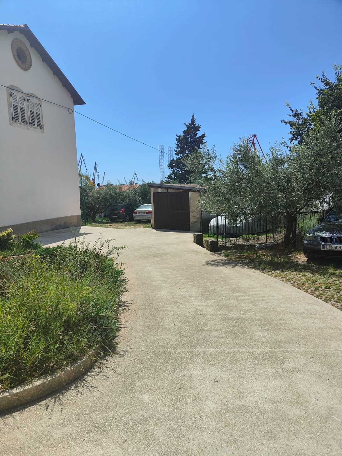 Parking space in Castropola