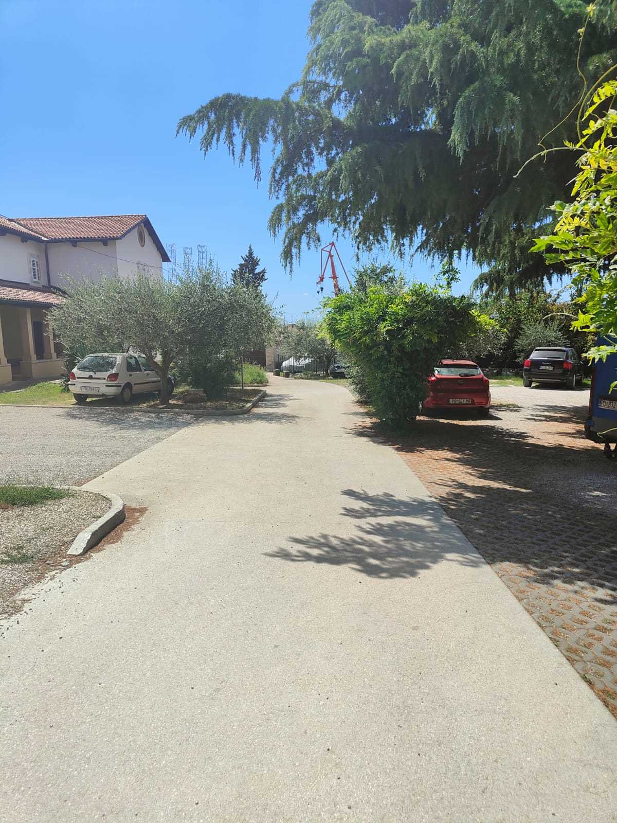 Parking space in Castropola