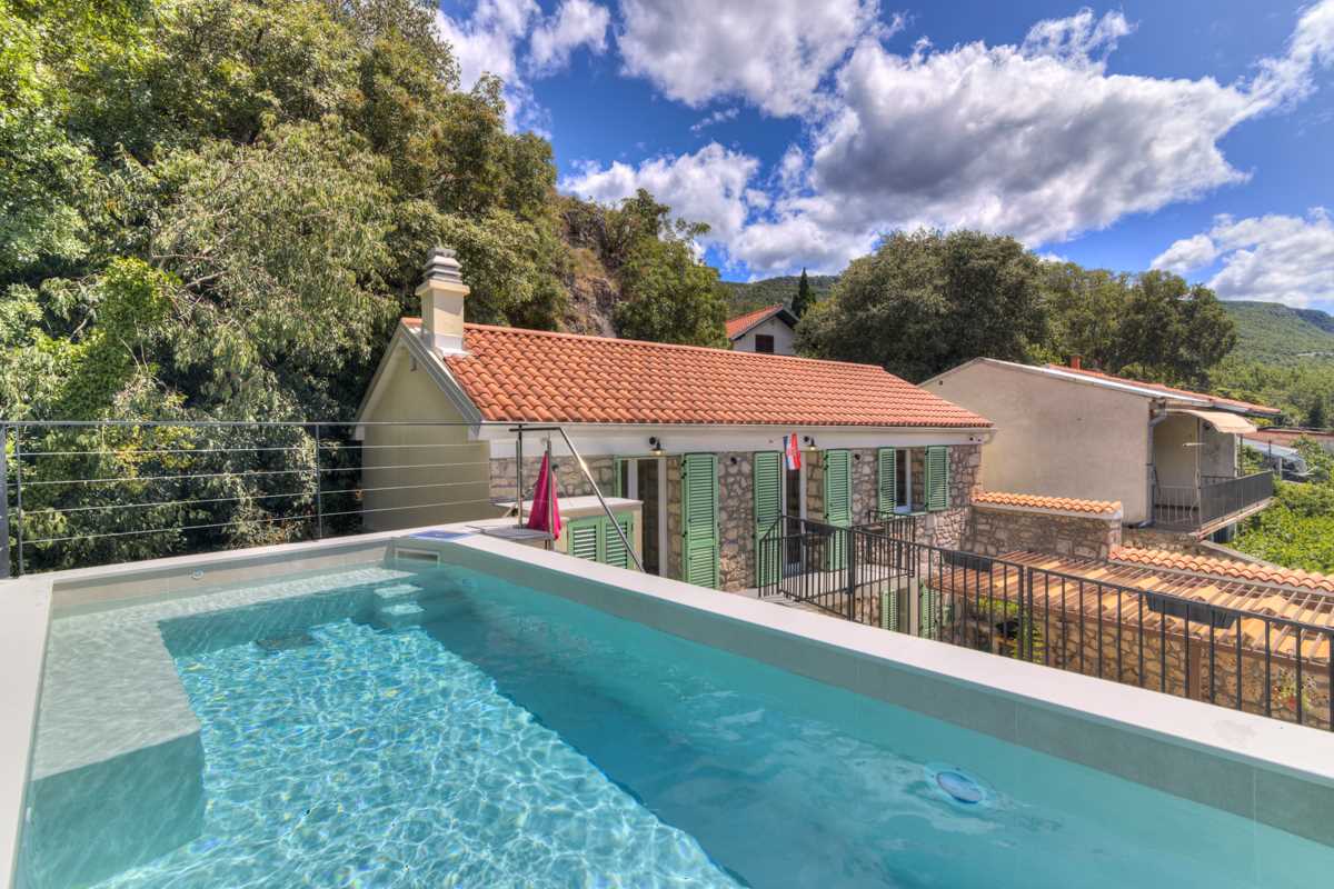 Villa Pool on Top by Aneo Travel