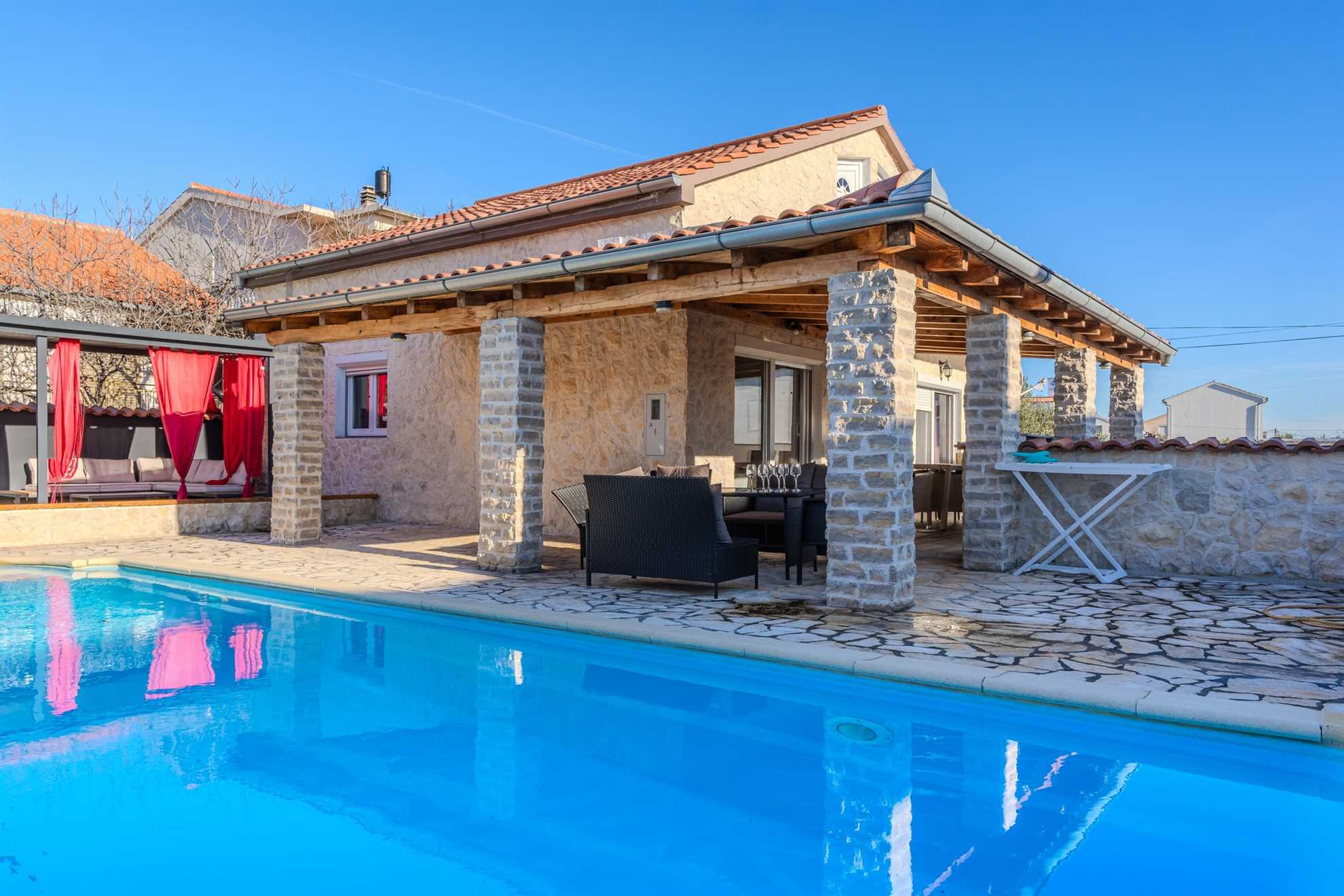 Villa Dalmacija - Villa for 6-7 persons | 3 bedrooms | Pool