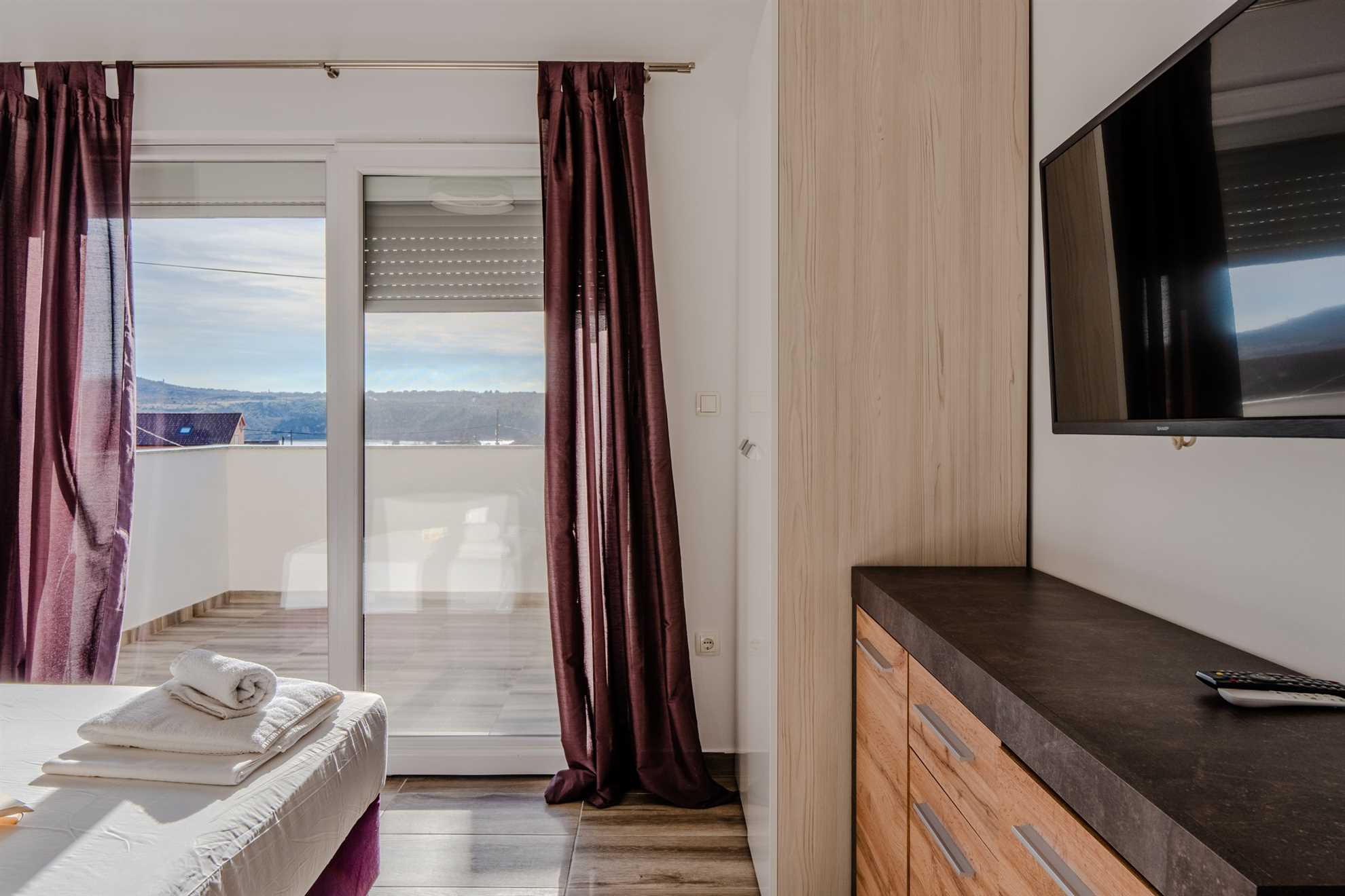 Villa Dalmacija - Villa for 6-7 persons | 3 bedrooms | Pool