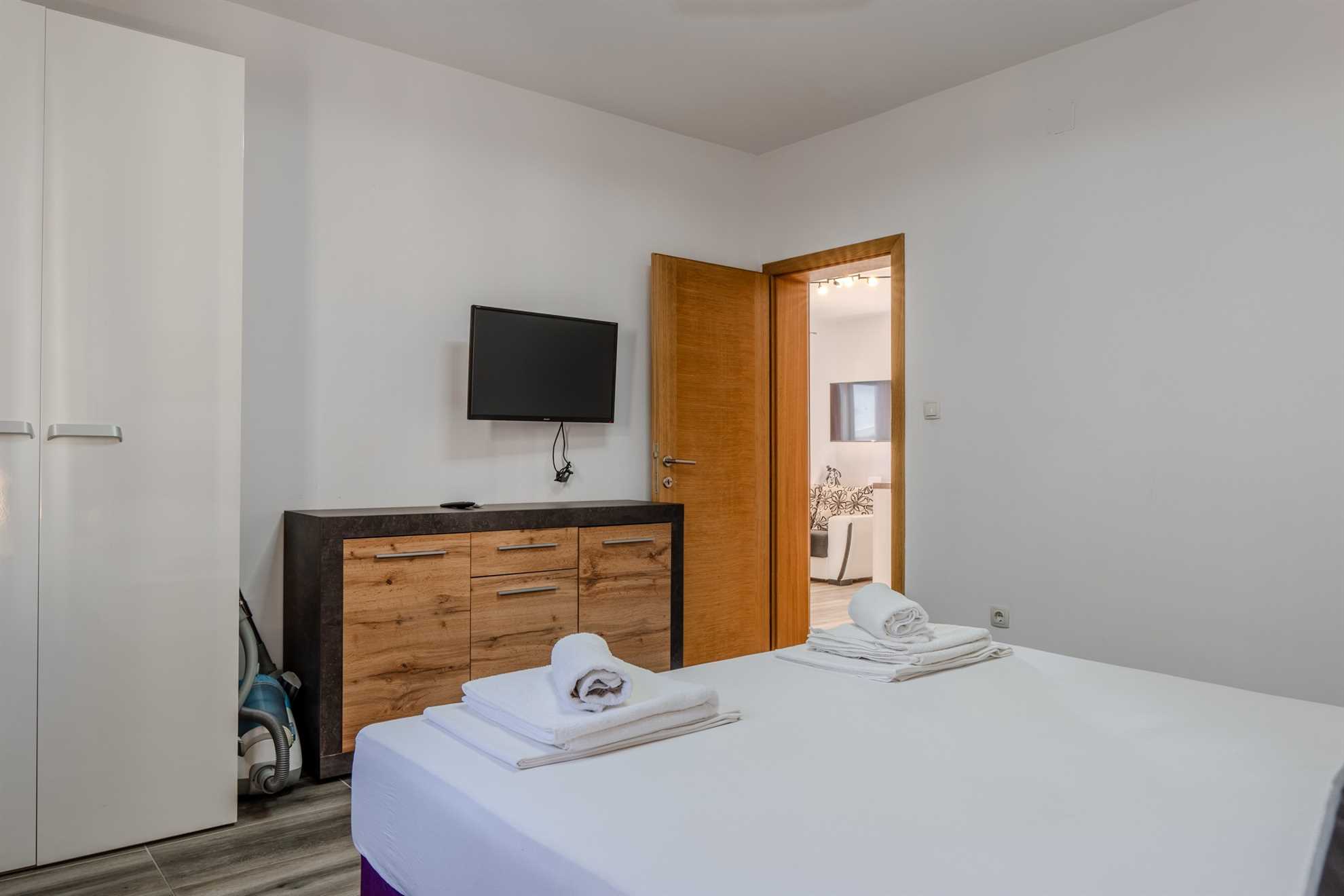 Villa Dalmacija - Villa for 6-7 persons | 3 bedrooms | Pool