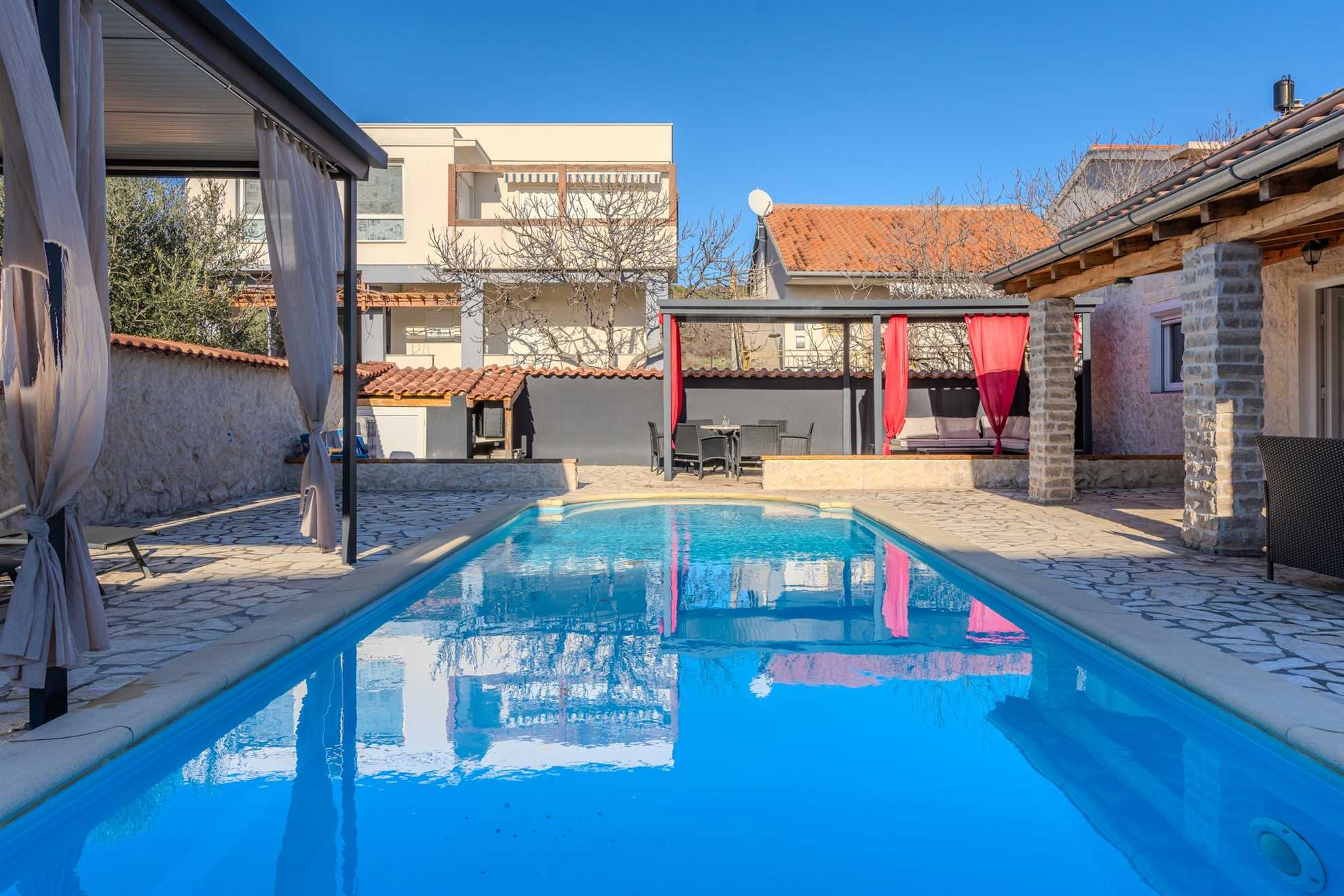 Villa Dalmacija - Villa for 6-7 persons | 3 bedrooms | Pool