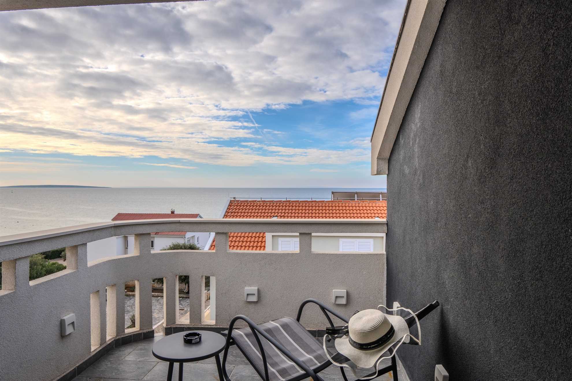 Penthouse Novalja - 3-bedroom apartment | Ideal for 6-8 persons | Sea view