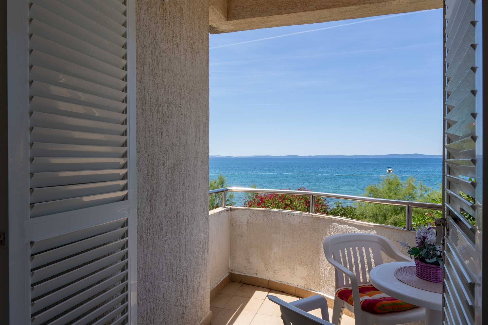 App Božena 2 - Beachfront | Apartment for 2-4 persons | 1 bedroom