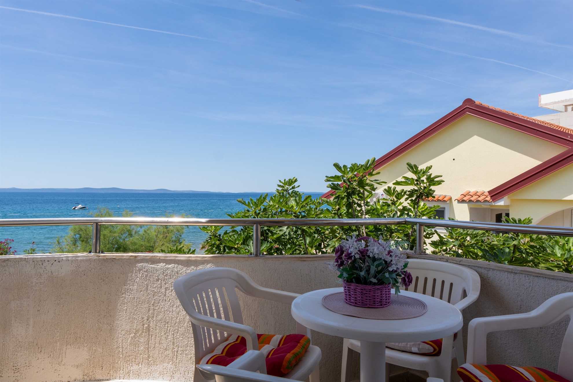 App Božena 2 - Beachfront | Apartment for 2-4 persons | 1 bedroom