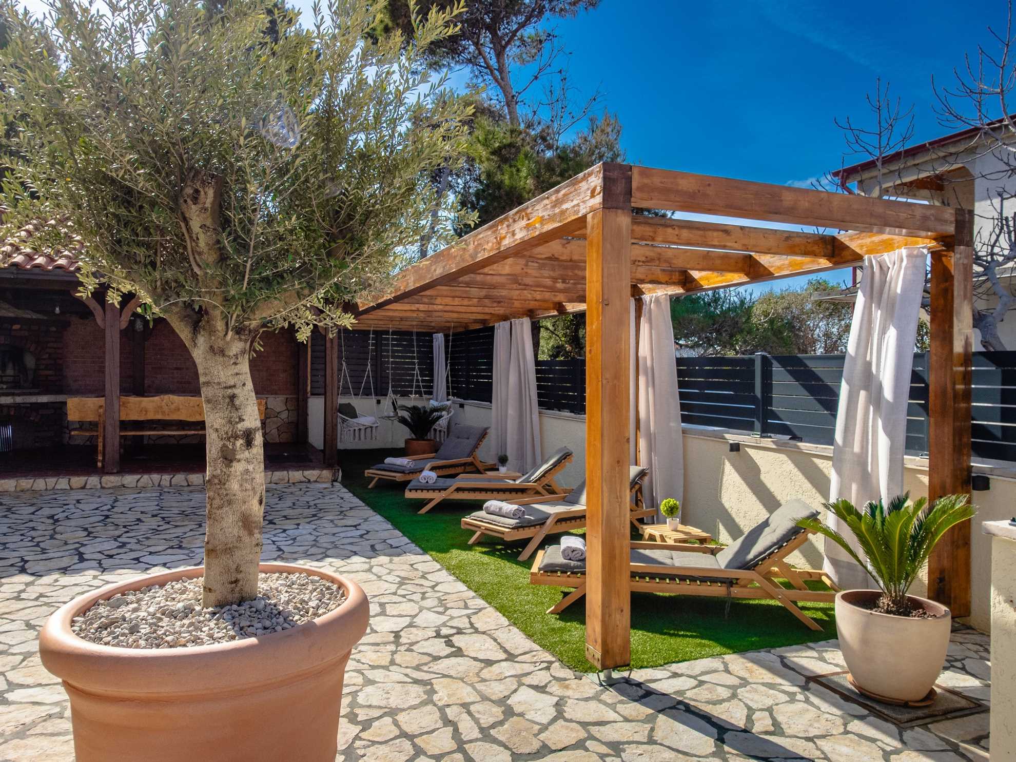 App Quercus 2 - Apartment for 4-5 persons | newly renovated | BBQ Gazebo