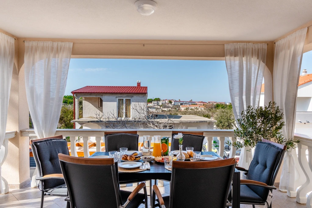 Vir Apartment for 4–5 Guests Near Pebble Beach