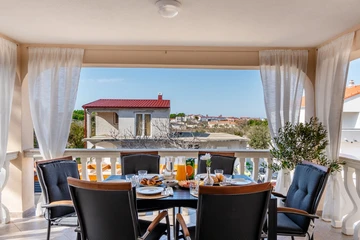 Vir Apartment for 4–5 Guests Near Pebble Beach