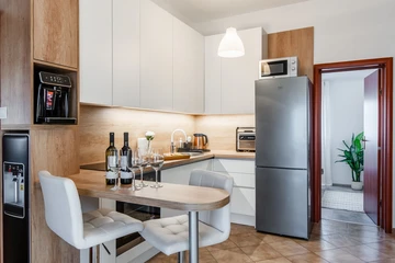 Vir Apartment for 4–5 Guests Near Pebble Beach