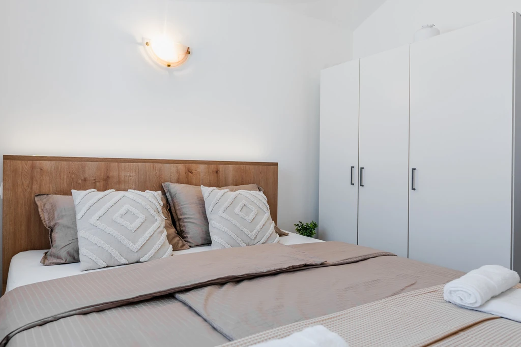 Vir Apartment for 4–5 Guests Near Pebble Beach