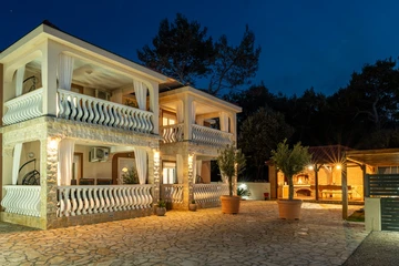 Vir Apartment for 4–5 Guests Near Pebble Beach