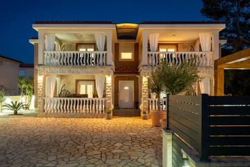 Vir Apartment for 4–5 Guests Near Pebble Beach