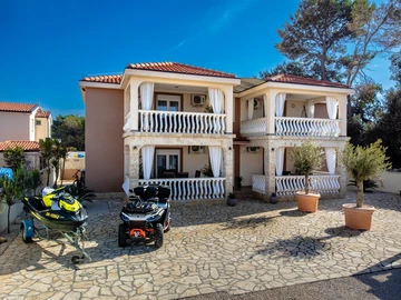 2-Bedroom Apartment in Vir for Up to 5 Guests