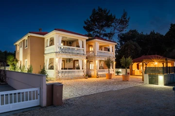 2-Bedroom Apartment in Vir for Up to 5 Guests