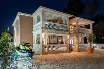 2-Bedroom Apartment in Vir for Up to 5 Guests