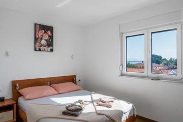 Apartment in Vir for 4-5 Guests with Sea View