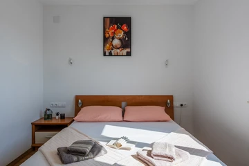 Apartment in Vir for 4-5 Guests with Sea View