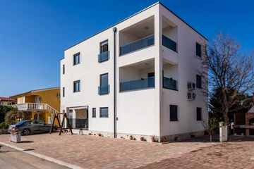 Apartment in Vir for 4-5 Guests with Sea View