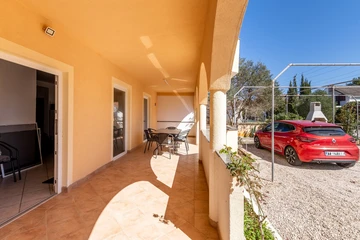 Vir Apartment for 5–7 Guests with Private Terrace