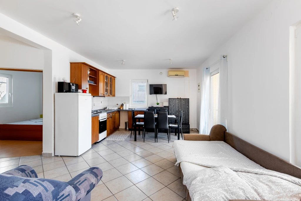 Vir Apartment for 5–7 Guests with Private Terrace