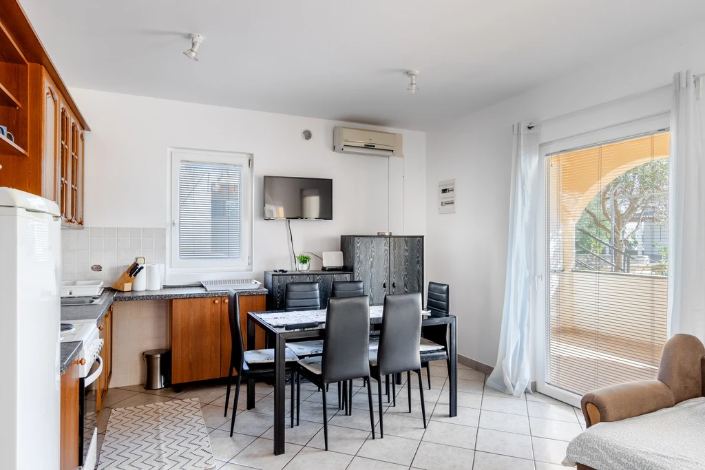 Vir Apartment for 5–7 Guests with Private Terrace