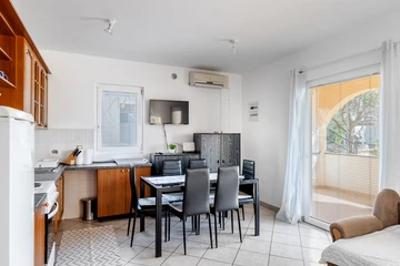 Vir Apartment for 5–7 Guests with Private Terrace