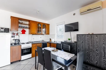 Vir Apartment for 5–7 Guests with Private Terrace