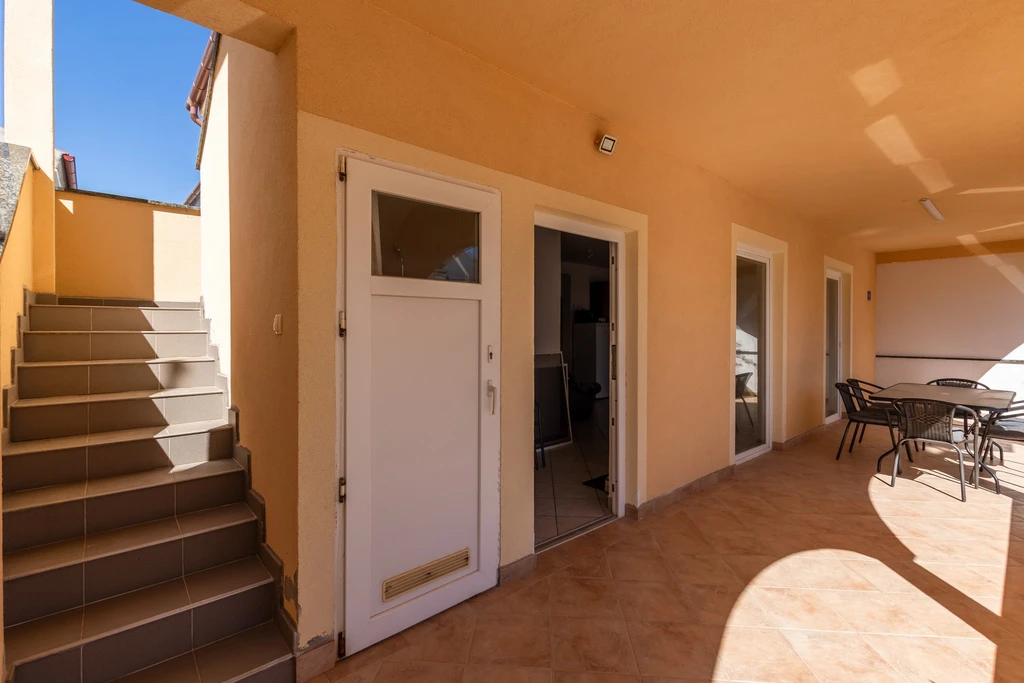 Vir Apartment for 5–7 Guests with Private Terrace
