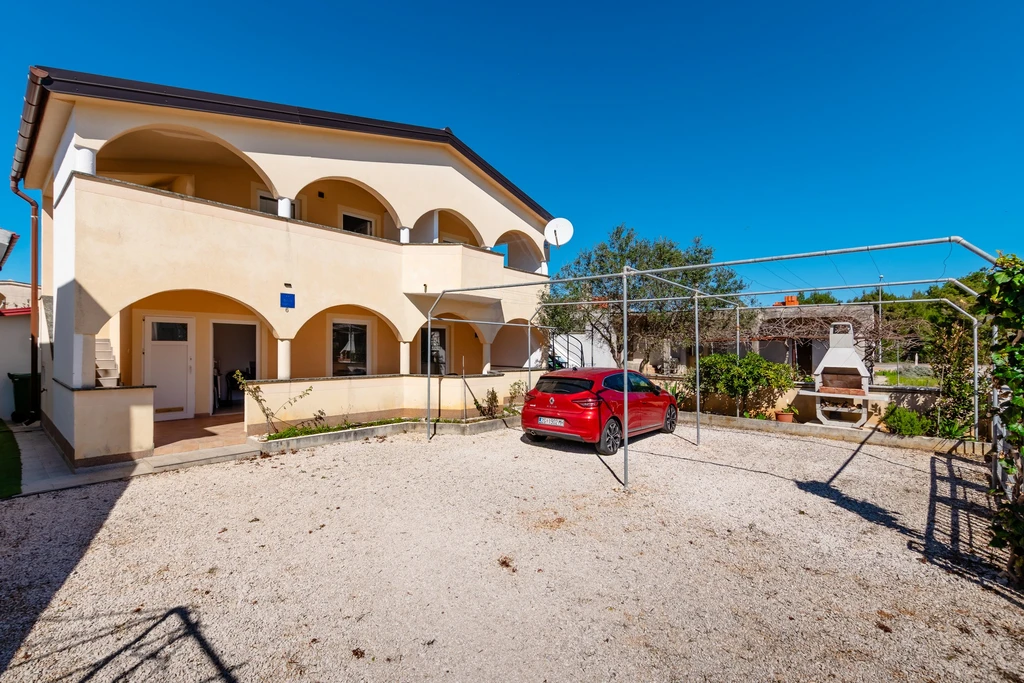 Vir Apartment for 5–7 Guests with Private Terrace