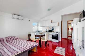 Vir Apartment with Balcony and BBQ (Sleeps 4)