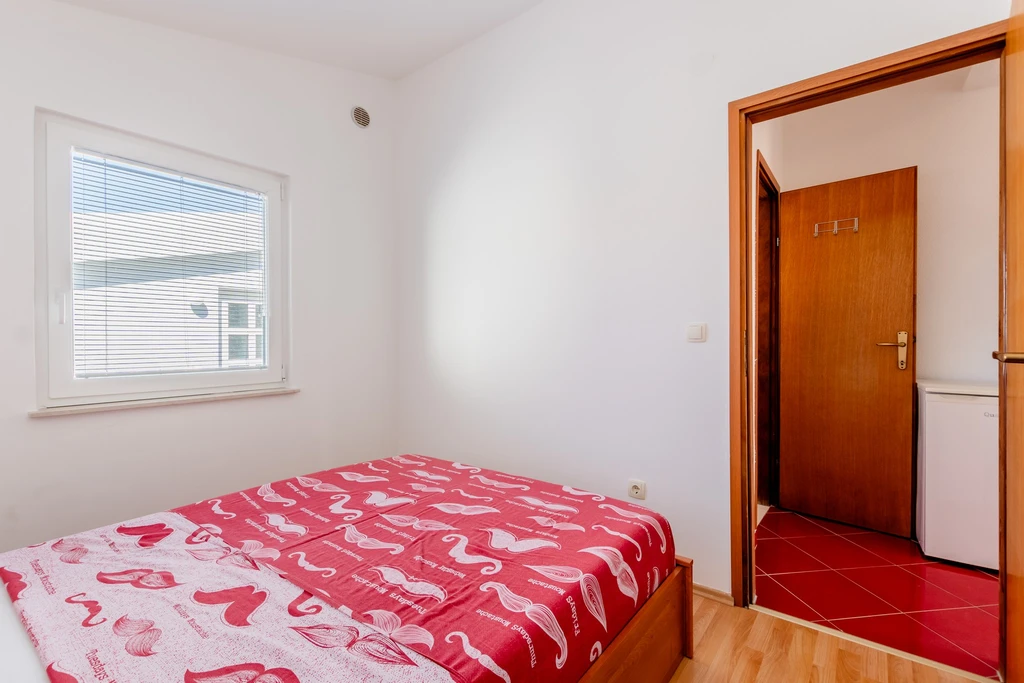 Vir Apartment with Balcony and BBQ (Sleeps 4)