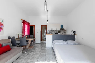 Vrsi Studio for 2–3 Guests with Terrace