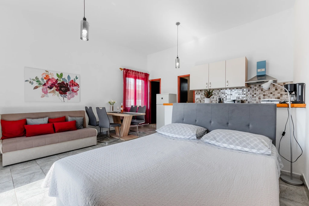 Vrsi Studio for 2–3 Guests with Terrace