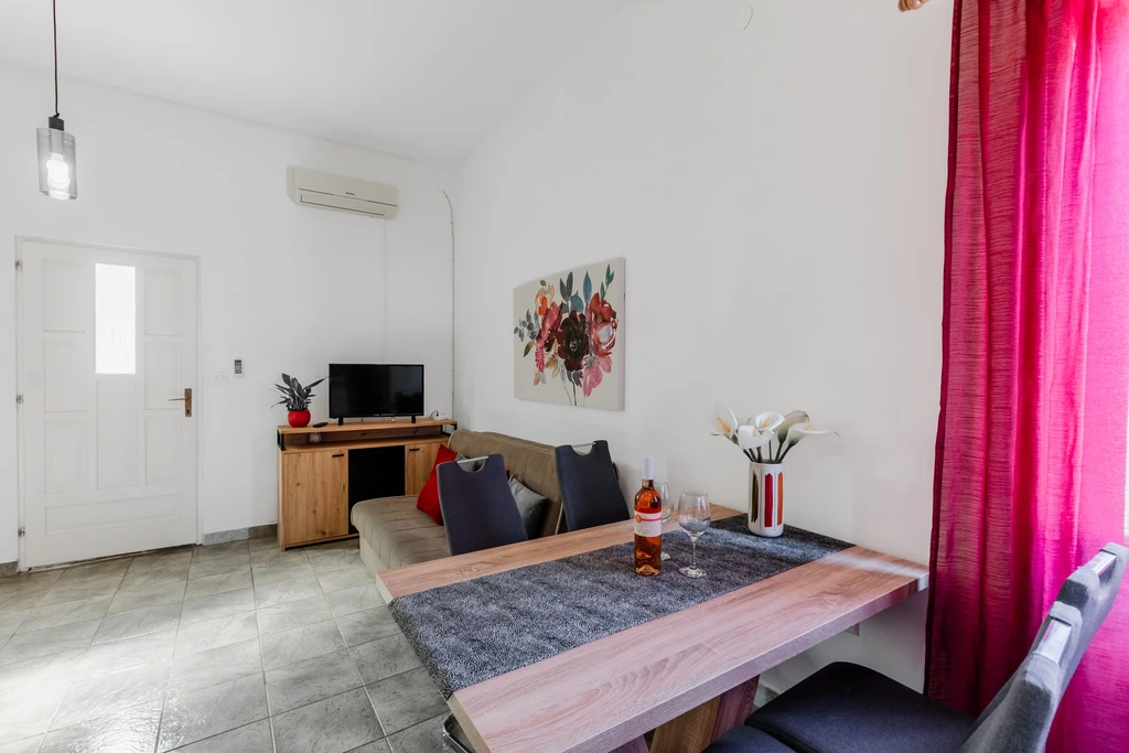 Vrsi Studio for 2–3 Guests with Terrace