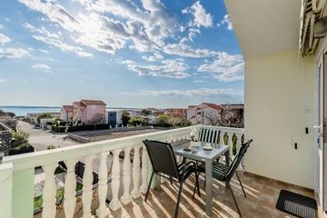 Vrsi Studio Apartment with Terrace for 3 Guests