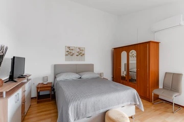 Vrsi Studio Apartment with Terrace for 3 Guests