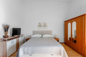 Vrsi Studio Apartment with Terrace for 3 Guests