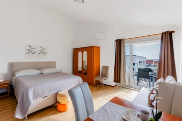 Vrsi Studio Apartment with Terrace for 3 Guests