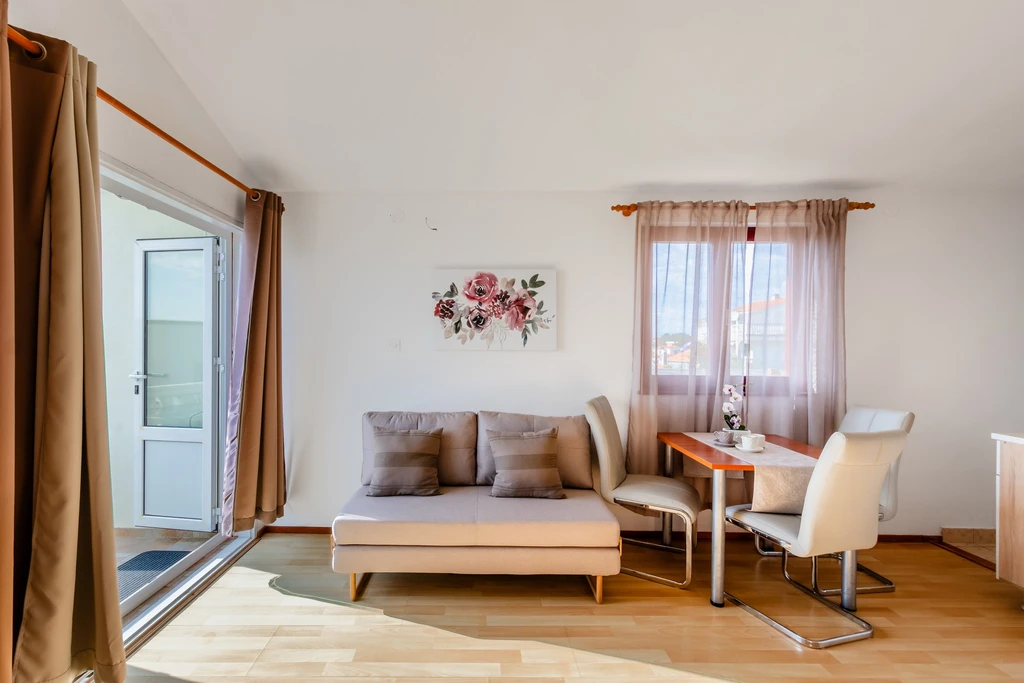 Vrsi Studio Apartment with Terrace for 3 Guests