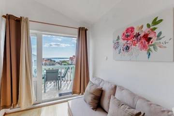 Vrsi Studio Apartment with Terrace for 3 Guests