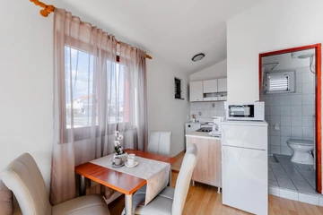 Vrsi Studio Apartment with Terrace for 3 Guests