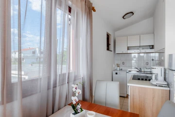 Vrsi Studio Apartment with Terrace for 3 Guests