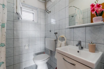 Vrsi Studio Apartment with Terrace for 3 Guests