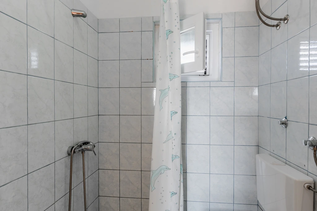 Vrsi Studio Apartment with Terrace for 3 Guests