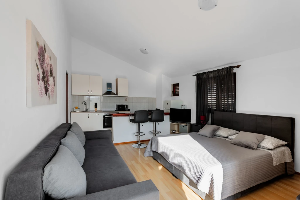 Vrsi Studio Apartment for 2 with Terrace