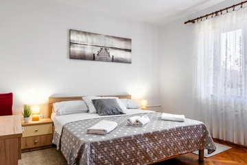 Vir 3-Bedroom Apartment for Up to 6 Guests