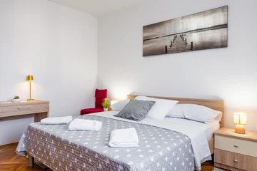 Vir 3-Bedroom Apartment for Up to 6 Guests